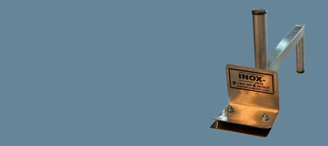 Categoria de estantes amurados en acero inoxidable.